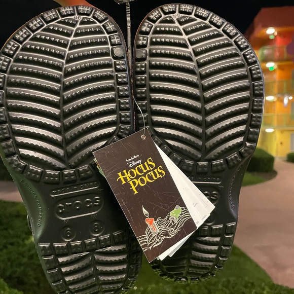 🎃RARE😱ONLY 1👀SOLDOUT👀W9/M7👌🏽9 7🔮DISNEY PARKS🏰CLOGS CROCS HOCUS POCUS🆕 - Picture 5 of 9